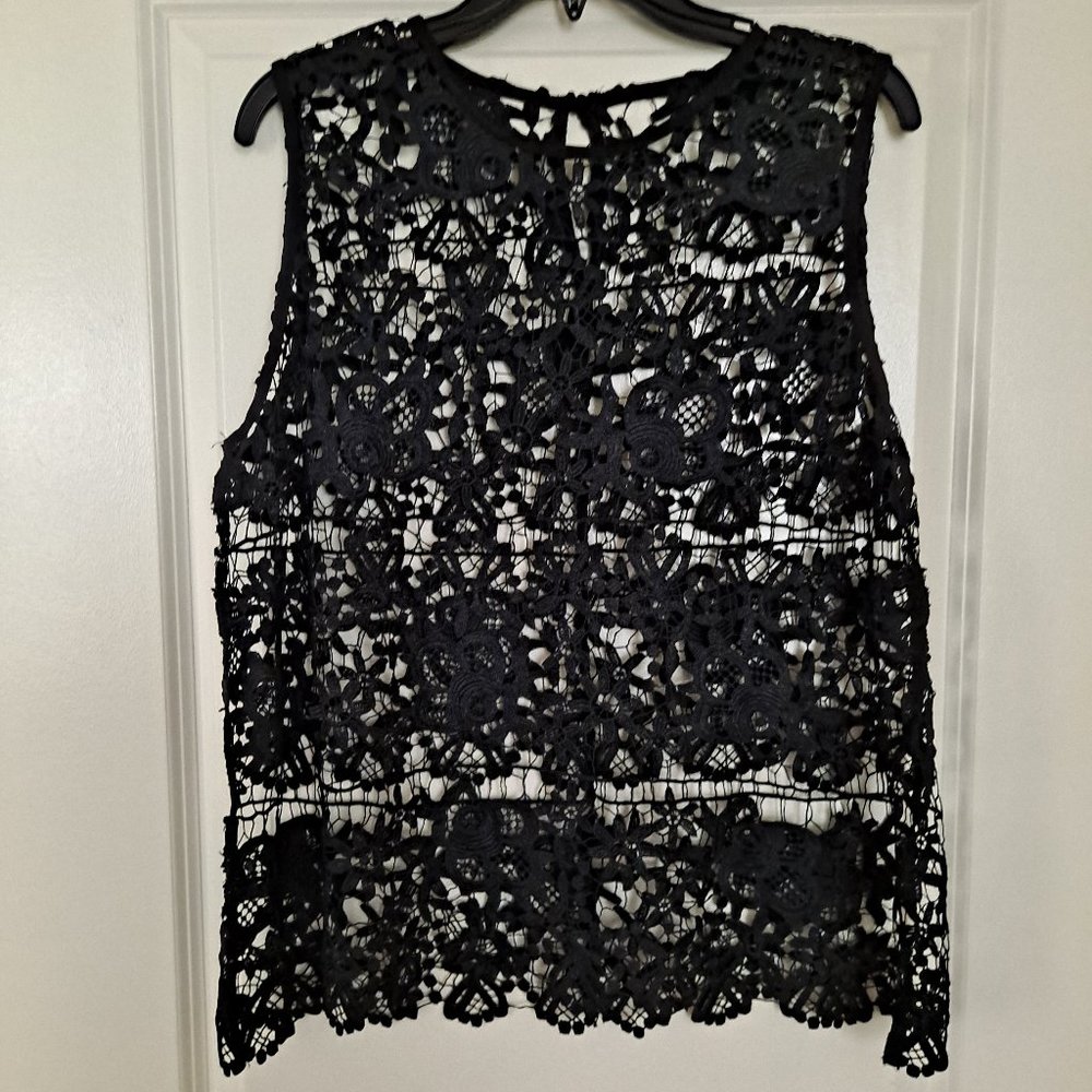 Elegant Lace Sleeveless Overlay